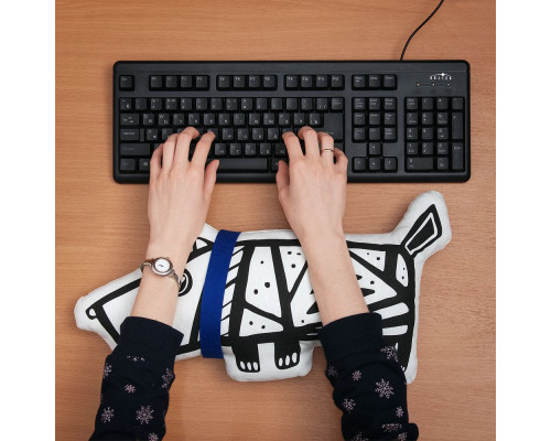 Игрушка «Собака в шарфе», большая, белая с синим