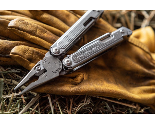 Мультитул Free P4