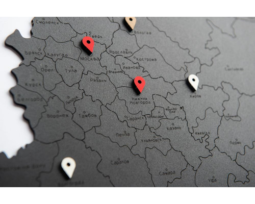 Деревянная карта России с названиями городов, черная