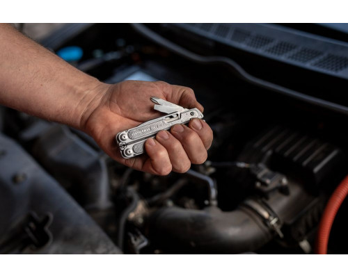 Мультитул Free P4